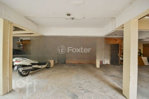 Image 31 - 879447