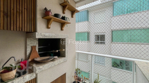 Image 6 - 879457