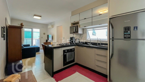 Image 8 - 879457