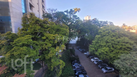 Image 37 - 879533