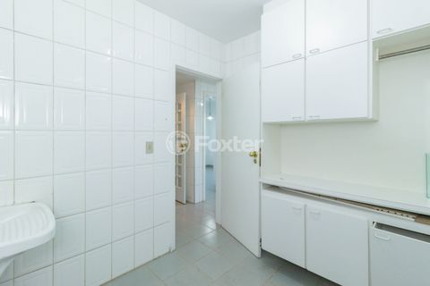 Image 52 - 879612