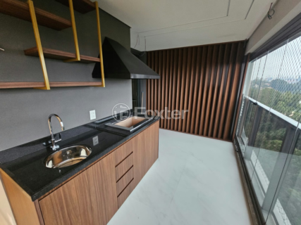 Image 6 - 879676