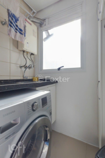 Image 9 - 879680