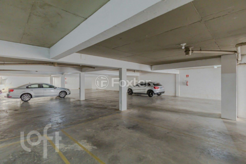Image 17 - 879680
