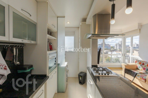 Image 8 - 879680