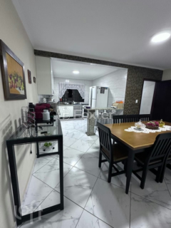 Image 1 - 879722