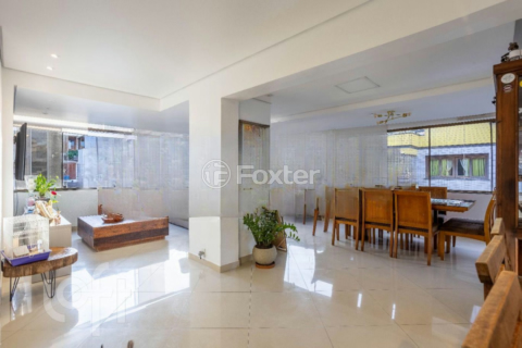 Image 37 - 879726