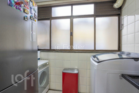 Image 9 - 879726