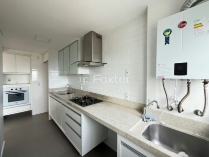 Image 4 - 879853
