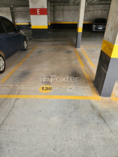 Image 10 - 879888