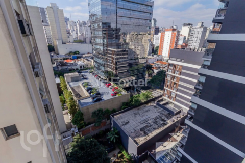 Image 6 - 879895
