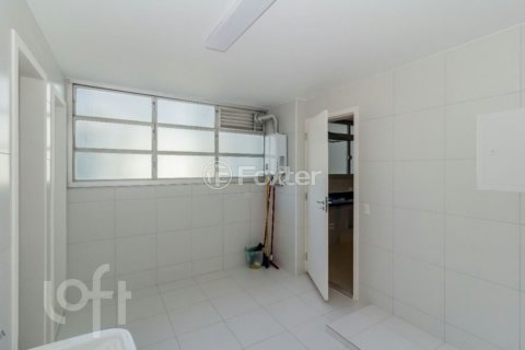 Image 31 - 879895