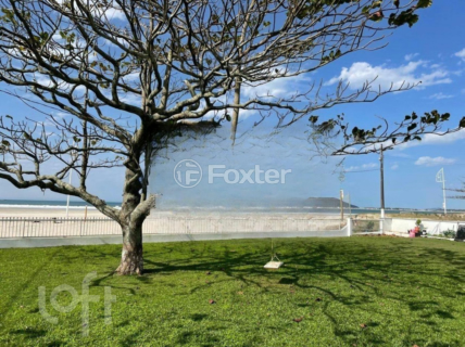 Image 1 - 879898