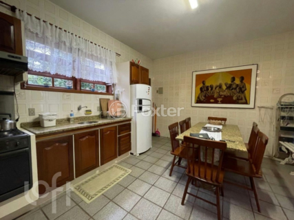 Image 6 - 879904