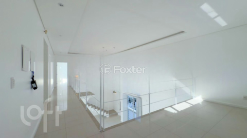 Image 31 - 879932