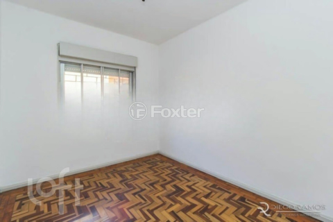 Image 7 - 879953