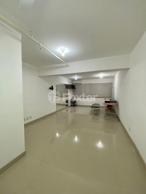 Image 5 - 880036