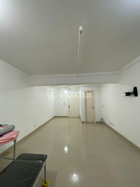 Image 7 - 880036