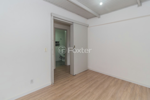 Image 7 - 880050