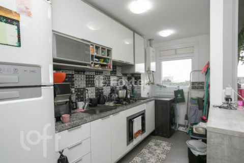 Image 7 - 880321