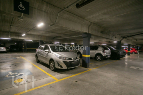 Image 39 - 880321