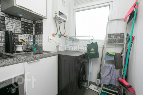 Image 11 - 880321