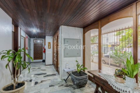 Image 21 - 880356