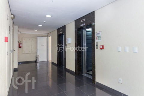Image 29 - 880402