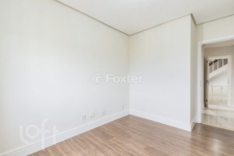 Image 21 - 880402