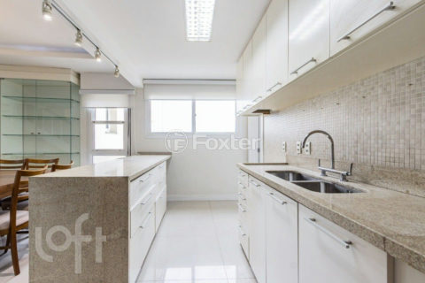 Image 4 - 880402