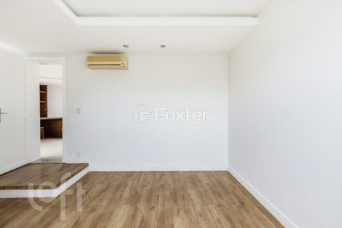 Image 20 - 880402