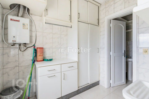 Image 7 - 880402