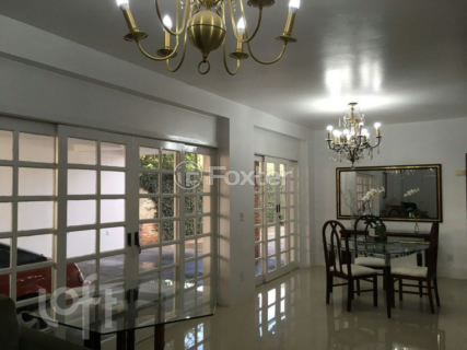 Image 4 - 880459