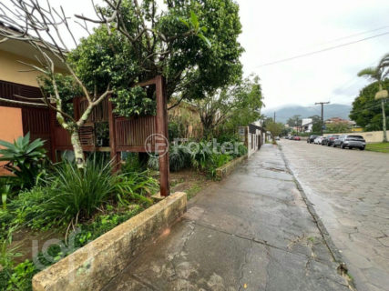 Image 6 - 880523