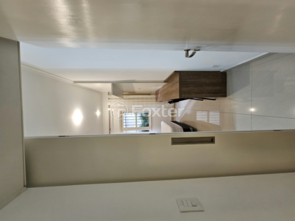 Image 32 - 880546