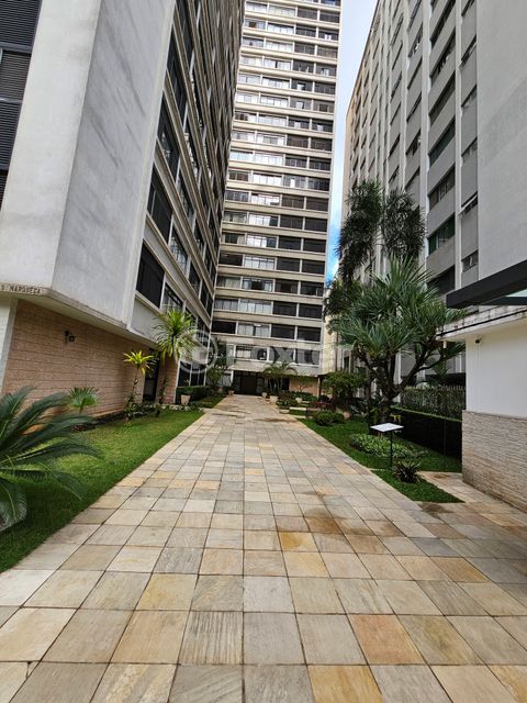 Image 72 - 880546