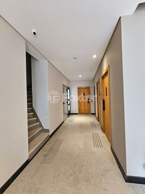 Image 76 - 880546