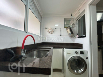Image 9 - 880680