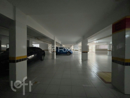 Image 21 - 880680