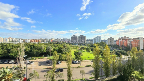 Image 1 - 880721