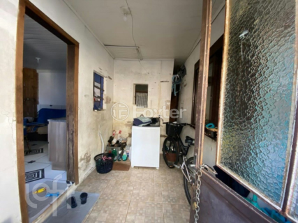 Image 9 - 880977