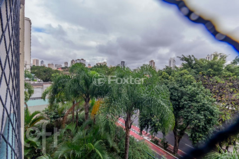 Image 6 - 880994