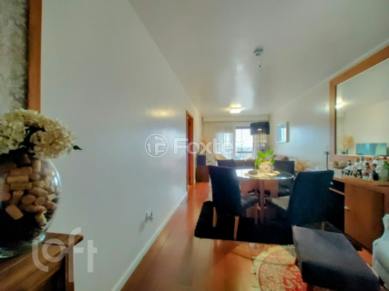 Image 6 - 880996