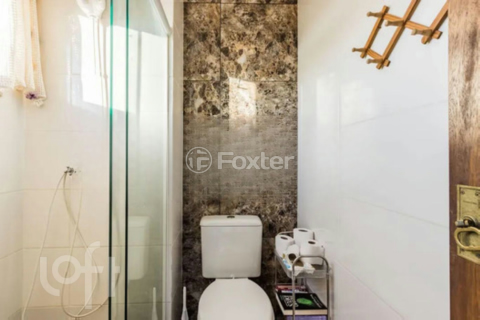 Image 10 - 881015