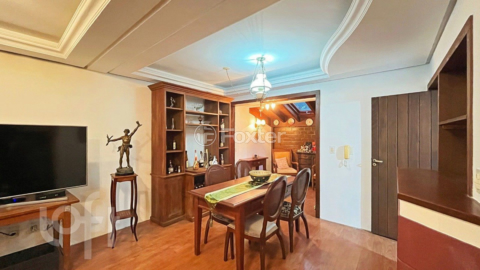 Image 31 - 881061