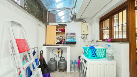 Image 34 - 881061