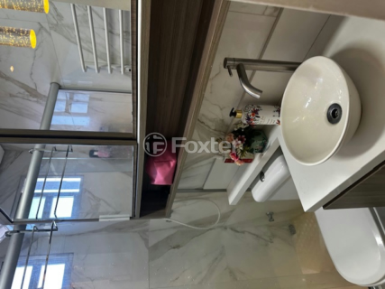 Image 9 - 881082