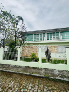 Image 11 - 881108