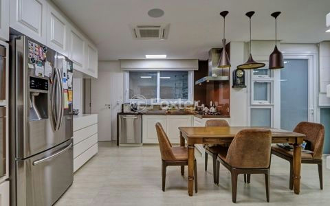 Image 9 - 881170