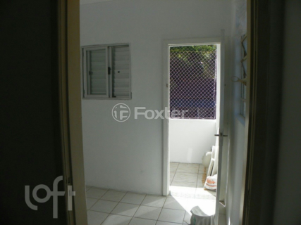 Image 9 - 881195